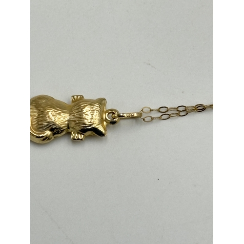 2074 - A 9ct gold cat pendant necklace - approx. gross weight 0.95g