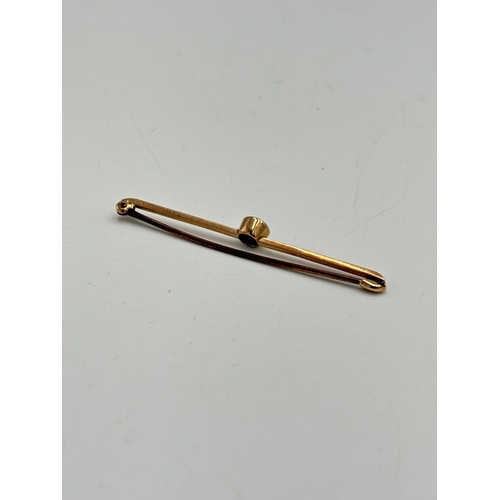 2080 - A 9ct rose gold sapphire set brooch - approx. gross weight 1.5g