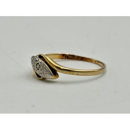 2084 - An 18ct gold and platinum diamond solitaire twist setting ring, size S - approx. gross weight 2.4g