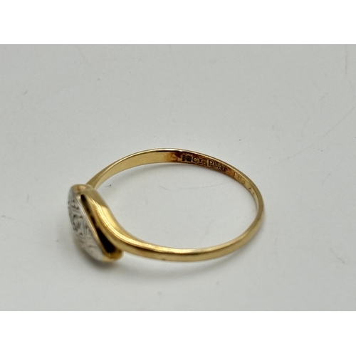 2084 - An 18ct gold and platinum diamond solitaire twist setting ring, size S - approx. gross weight 2.4g