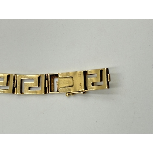 2086 - A 14ct gold Greek key panel bracelet - approx. gross weight 21.6g