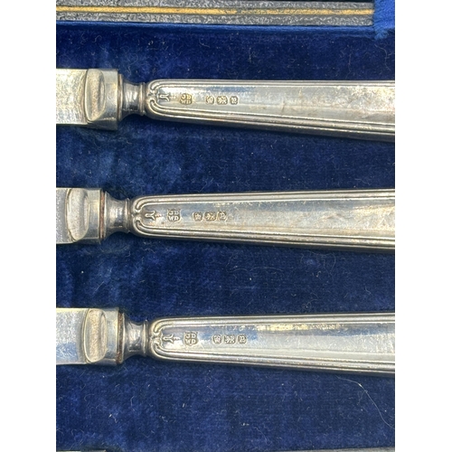 2203E - A set of six James Deakin & Sons (John & William F Deakin) cased hallmarked Sheffield silver handled... 