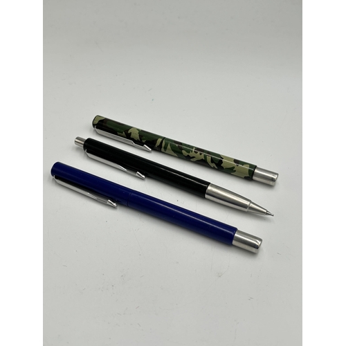 2222A - Three cased Parker writing instruments, one fountain and two ballpoints