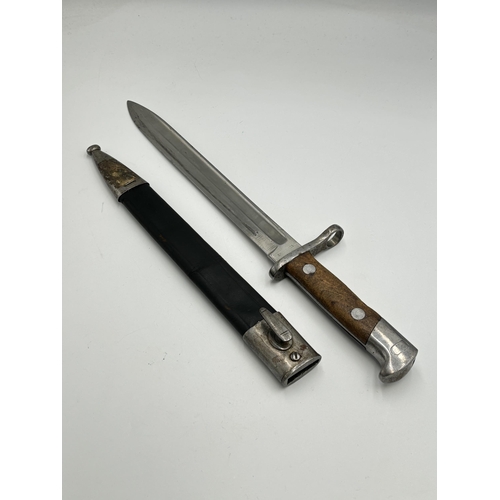 2257 - A WWI Spanish Mauser bayonet and scabbard - approx. 37cm long and blade approx. 25cm