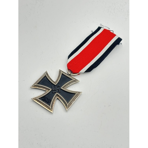 2259 - A WWII German Iron Cross 2nd class medal