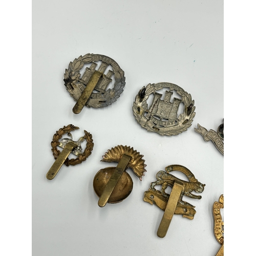 2263 - Ten military cap badges