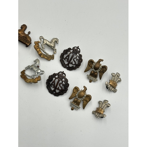 2264 - Ten military cap and collar badges