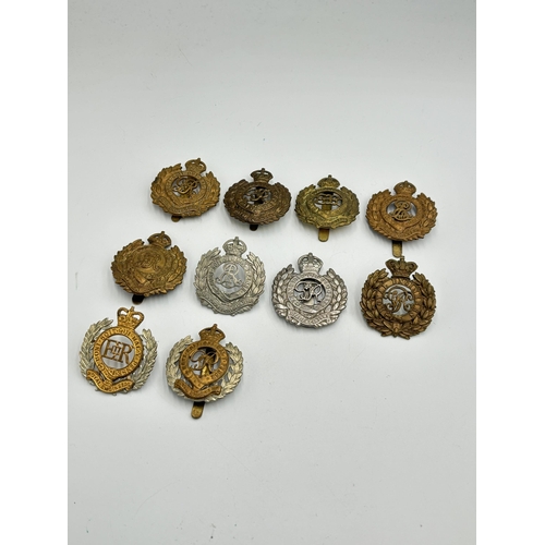 2272 - Ten military cap badges