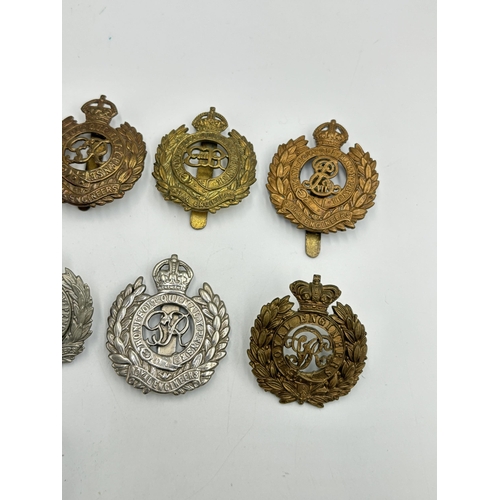 2272 - Ten military cap badges