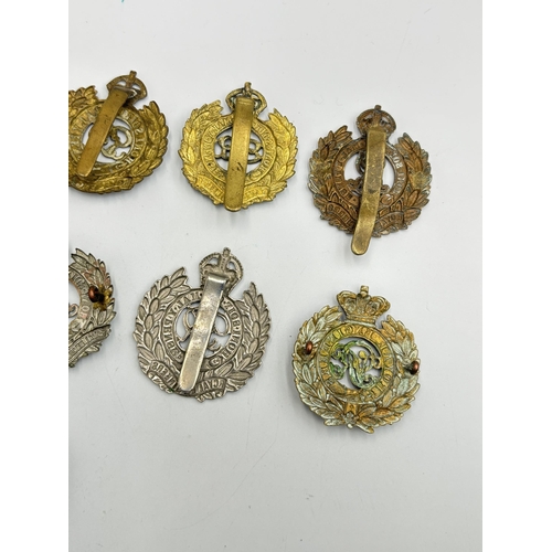 2272 - Ten military cap badges