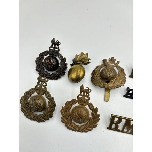 2279 - Ten military items, five cap badges and five shoulder titles