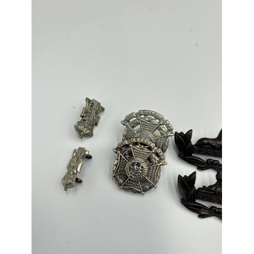 2281 - Ten military cap and collar badges