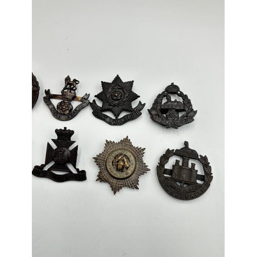 2282 - Ten military cap badges