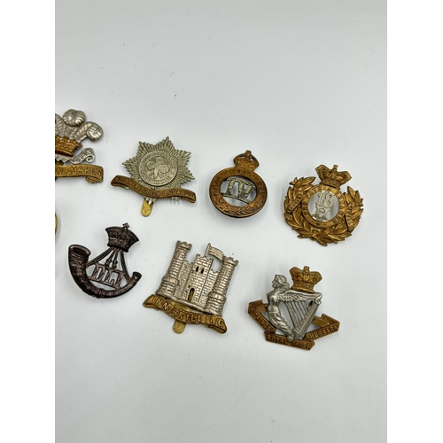 2290 - Ten military cap badges