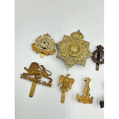 2295 - Ten military cap badges