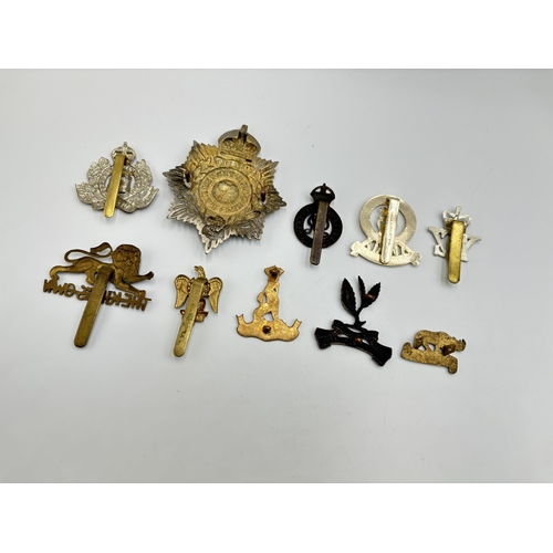 2295 - Ten military cap badges