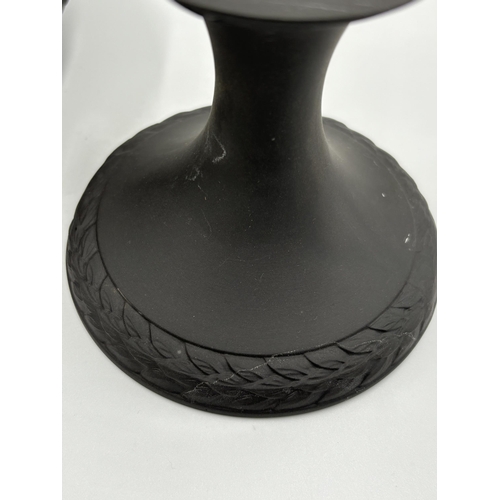 279 - A Wedgwood black basalt circular bowl on pedestal stand - approx. 14cm high x 23cm diameter