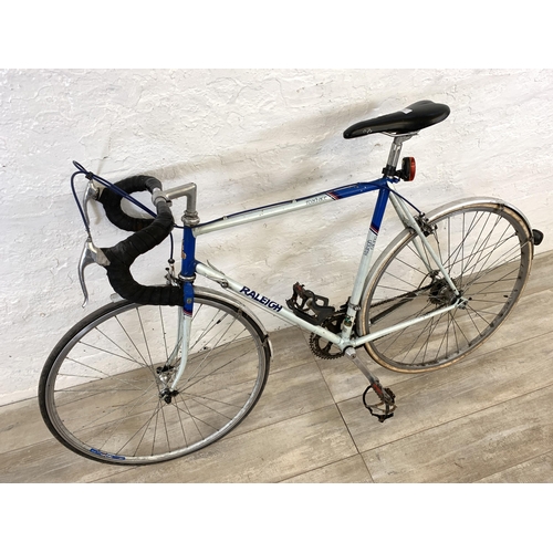 1015 - A vintage Raleigh Road Ace men's road bike