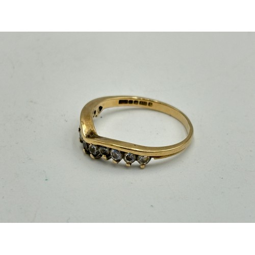 2095 - A hallmarked 9ct gold CZ wishbone ring, size P - approx. gross weight 1.73g