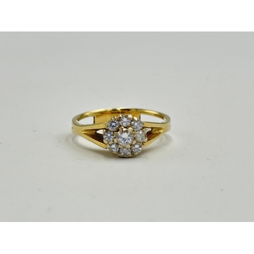 2133H - A hallmarked 14ct diamond daisy ring, size N½ - approx. gross weight 3.25g