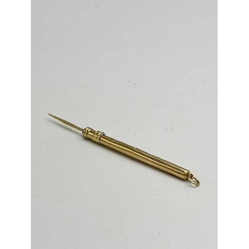 2133Y - A 9ct gold toothpick - approx. gross weight 2.5g