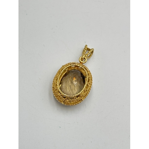 2134C - A 9ct gold smoky quartz pendant - approx. gross weight 8.75g