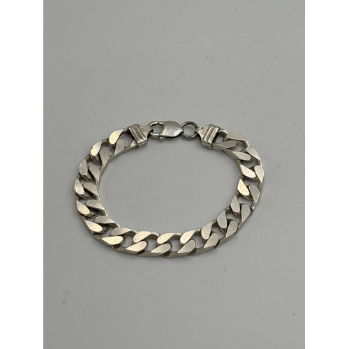 2134F - A chunky silver bracelet - approx. gross weight 46.75g