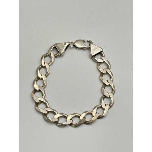 2134K - A silver bracelet - approx. gross weight 34g