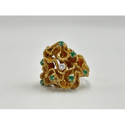 2134L - An 18ct gold emerald and diamond abstract ring, size P - approx. gross weight 16.2g