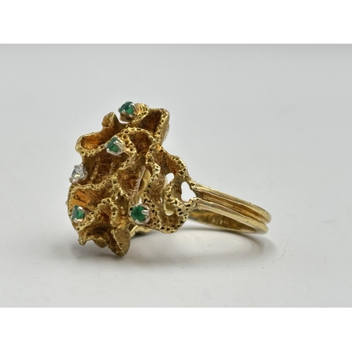 2134L - An 18ct gold emerald and diamond abstract ring, size P - approx. gross weight 16.2g