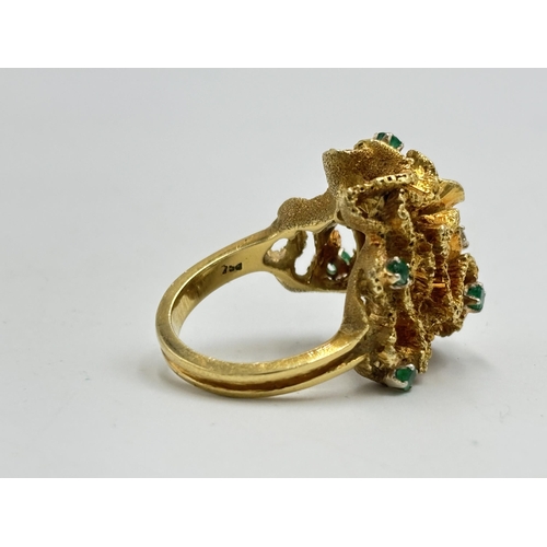 2134L - An 18ct gold emerald and diamond abstract ring, size P - approx. gross weight 16.2g