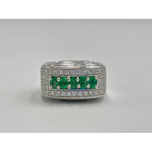 2134M - An Art Deco 18ct white gold 1ct diamond and 14ct emerald ring, size T - approx. gross weight 19.7g