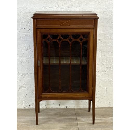 109 - An Edwardian inlaid mahogany display cabinet with key - approx. 109cm high x 61cm wide x 36cm deep