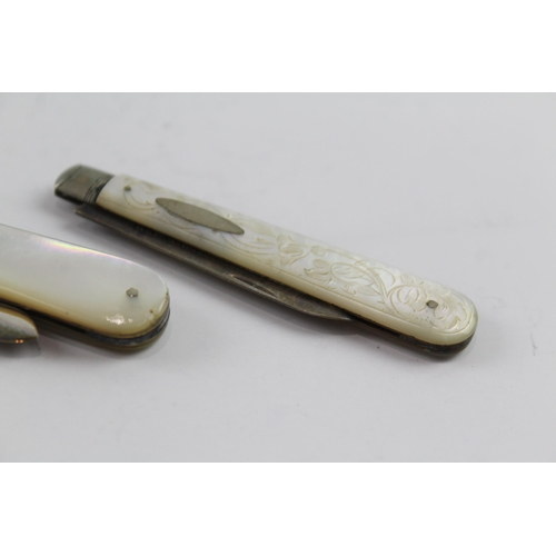 Three Hallmarked Sterling Silver And Mother Of Pearl Fruit Knives Approx Gross Weight G