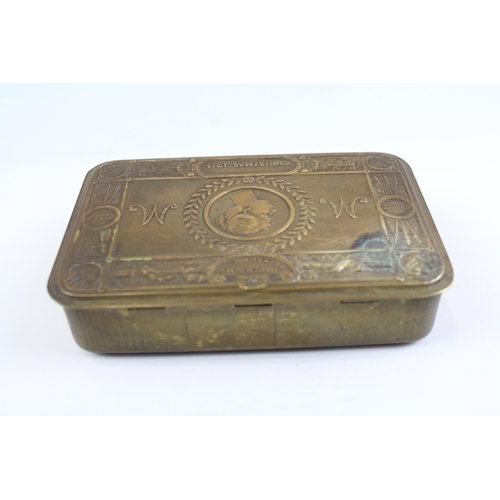 2272 - A WWI 1914 Princess Mary brass Christmas tin with Christmas card and envelope