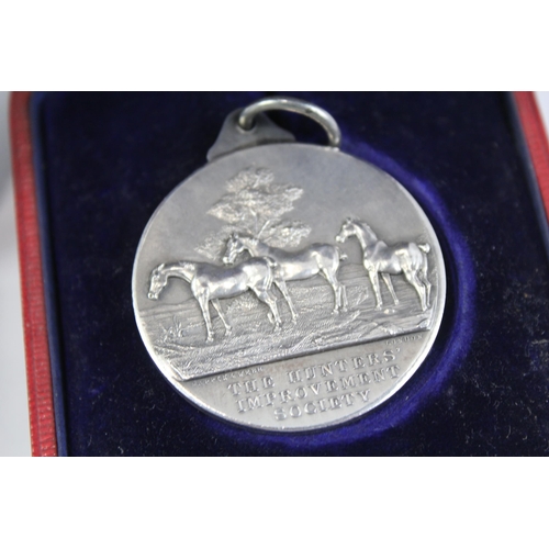 2273 - Two boxed sterling silver horse medals to include Shire Horse Society etc. - approx. gross weight 95... 