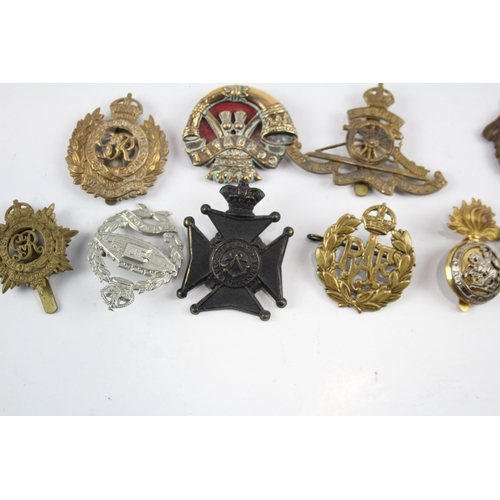 2275 - Ten military cap badges