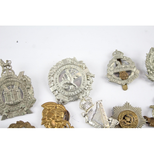 2286 - Ten military cap badges