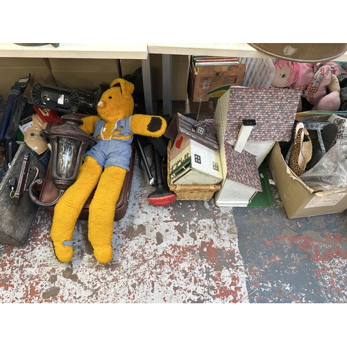 1136 - A collection of house clearance items to include Mason's 