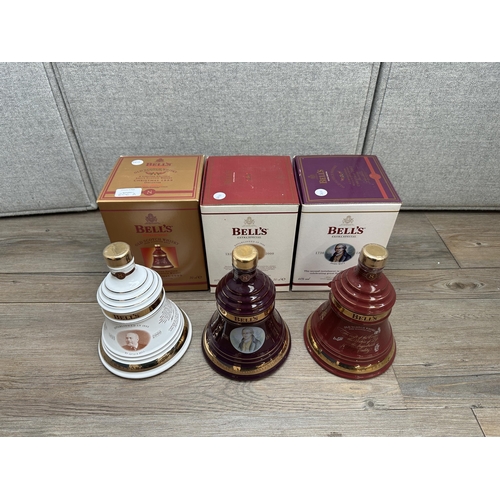 606A - Three boxed 70cl Wade Christmas decanters of Bell's Extra Special Old blended Scotch whisky, 1999, 2... 