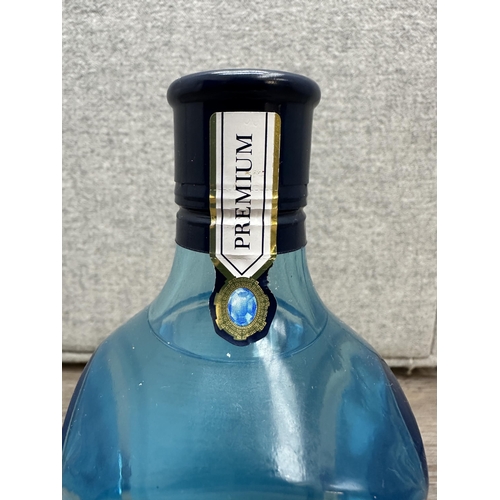 606E - A 70cl bottle of Bombay Sapphire London dry gin - bottled at 40% vol.