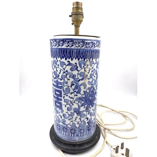 365 - A 20th century Chinese blue and white porcelain table lamp on ebonised circular plinth - approx. 40c... 