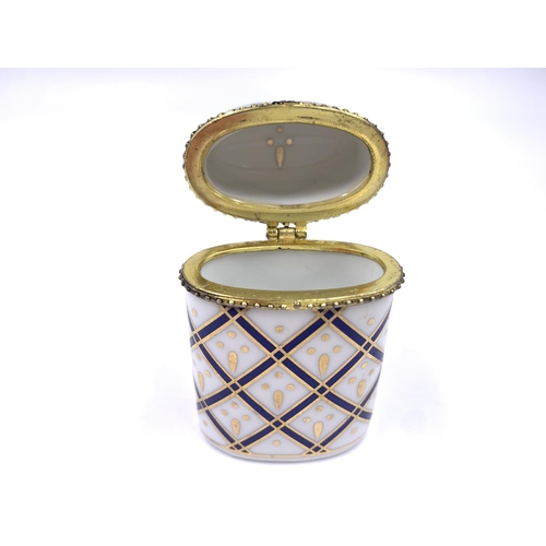 366 - Seven Del Prado hand finished fine porcelain pill boxes