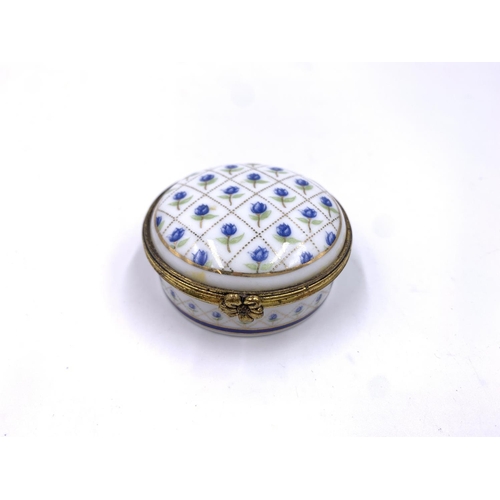 366 - Seven Del Prado hand finished fine porcelain pill boxes