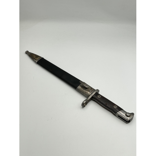 2271 - A WWI Spanish Mauser bayonet and scabbard - approx. 37cm long and blade approx. 25cm