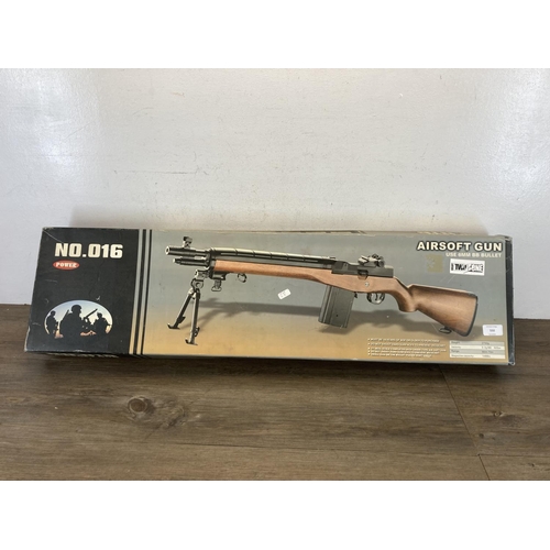 550 - A boxed No. 016 6mm Airsoft gun