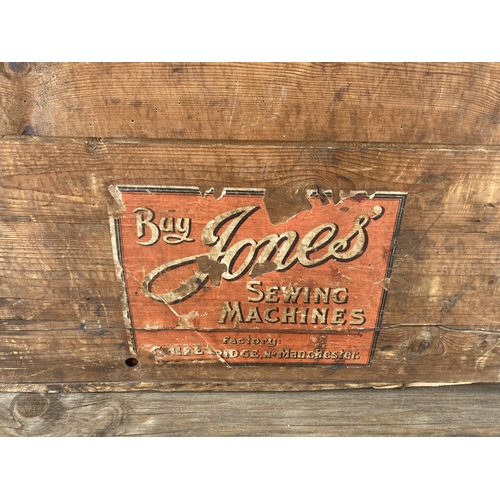 565 - An early/mid 20th century pine Jones Sewing Machines advertising crate - approx. 37cm high x 57cm wi... 