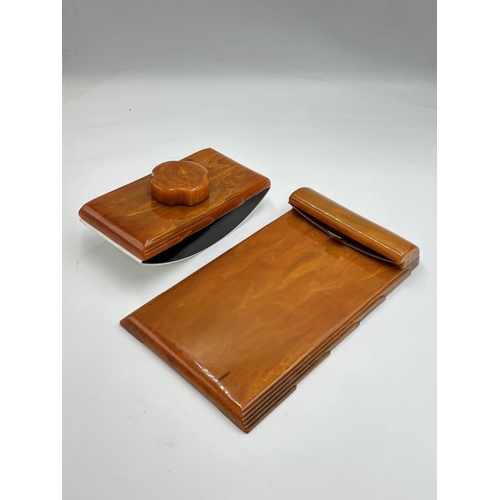 2255 - An Art Deco Carvacraft (A Dickinson Product) amber Bakelite notepad holder and ink blotter