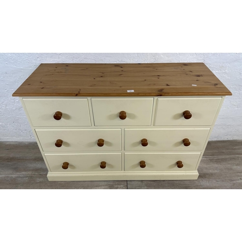 185 - A modern pine and cream painted chest of drawers - approx. 82cm high x 122cm wide x 45cm deep