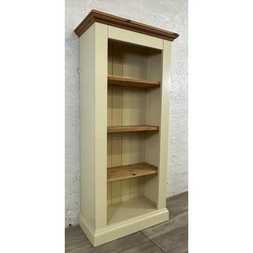 188 - A modern pine and cream painted four tier bookcase - approx. 137cm high x 66cm wide x 30cm deep